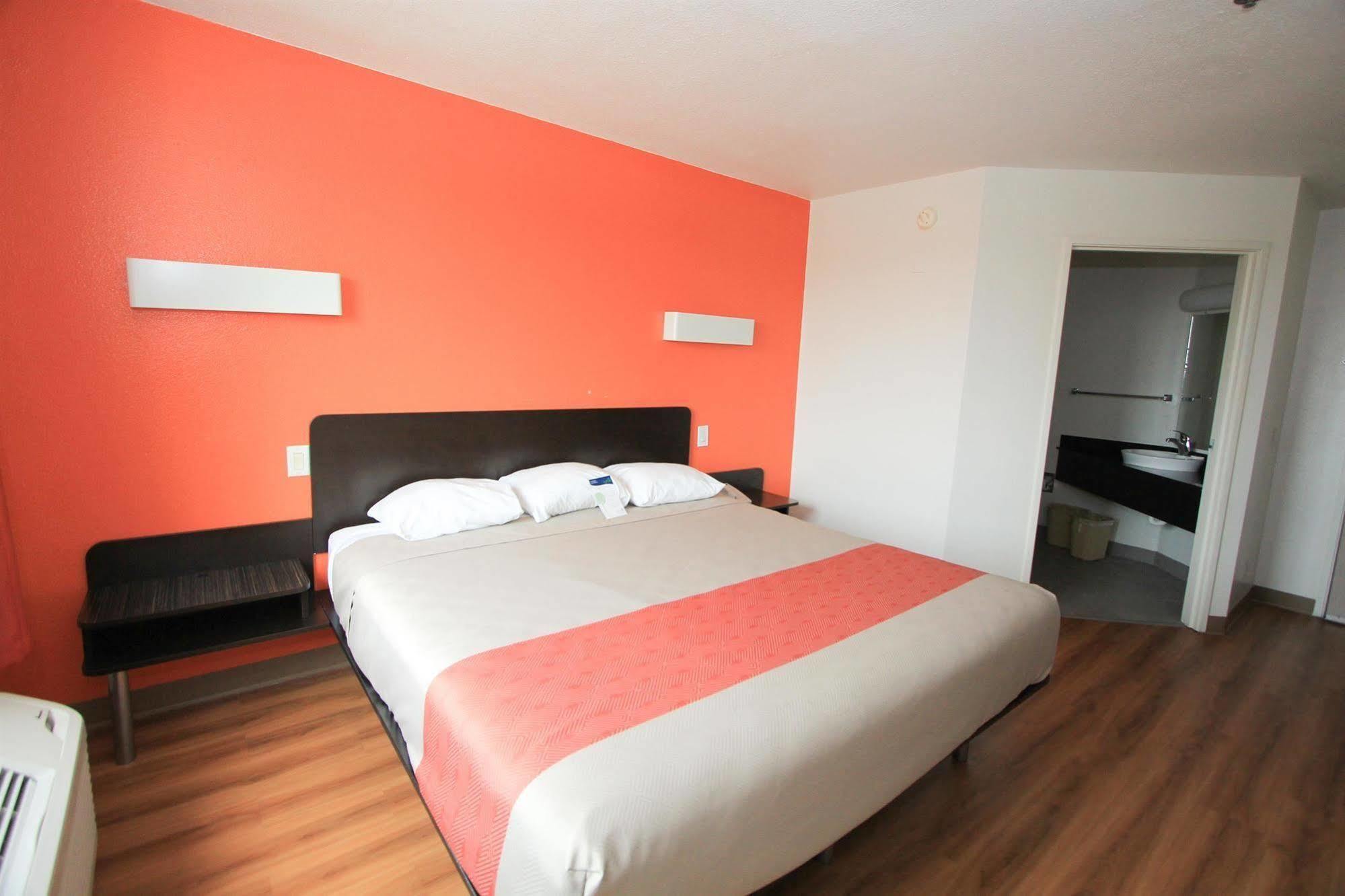 Motel 6-San Antonio, Tx - Downtown - Alamo Dome Eksteriør bilde